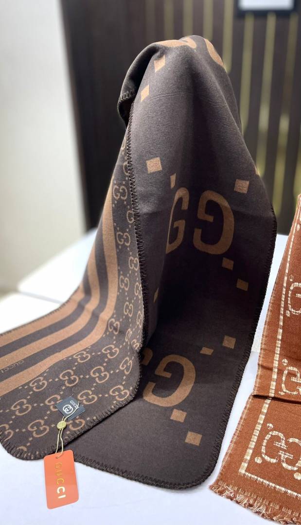 Gucci GG Supreme Reversible Wool Blend Scarf in Ebony and Beige