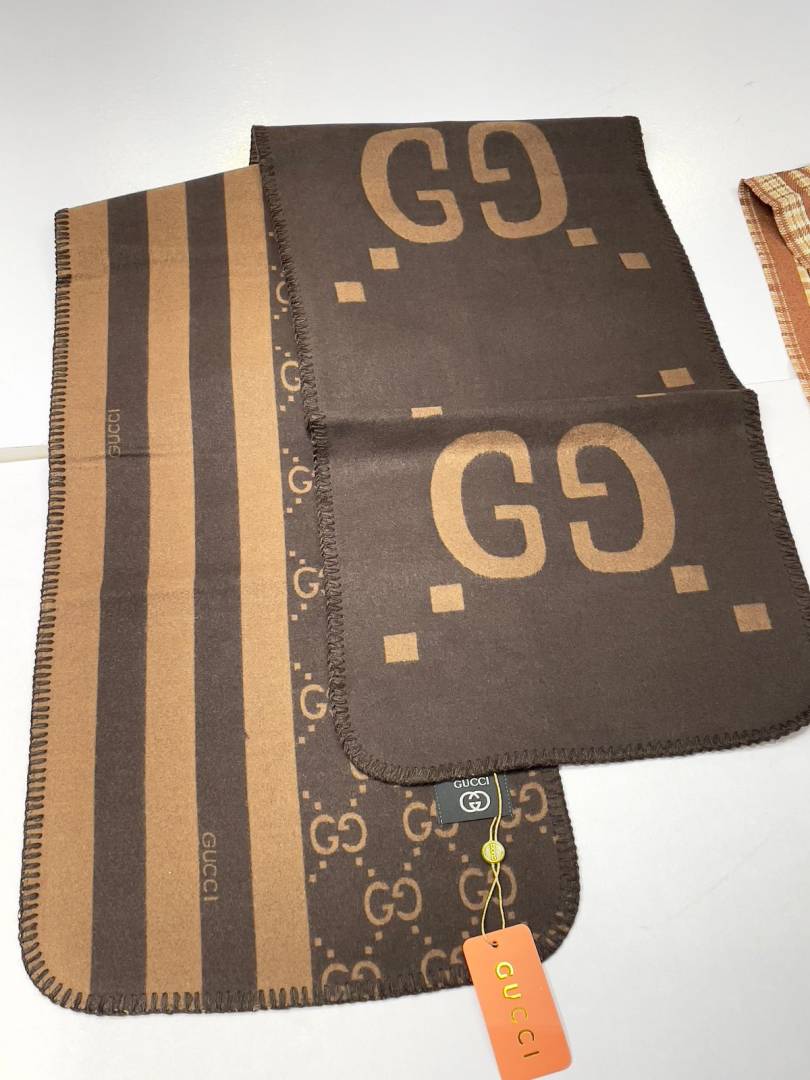 Gucci GG Supreme Reversible Wool Blend Scarf in Ebony and Beige